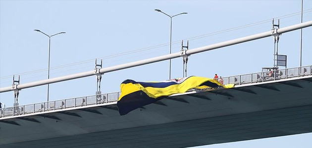 Köprüde olay! Fenerbahçe bayrağı yakıldı
