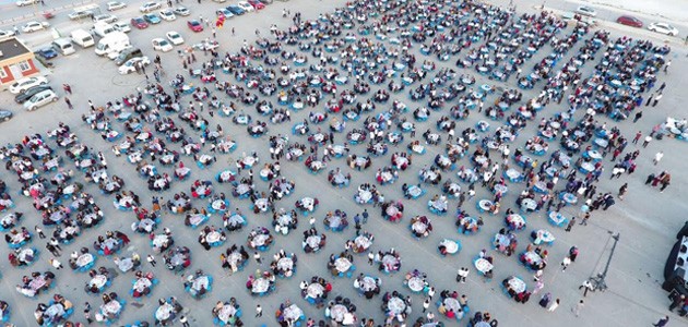 AK Parti'den üniversite gençliğine iftar