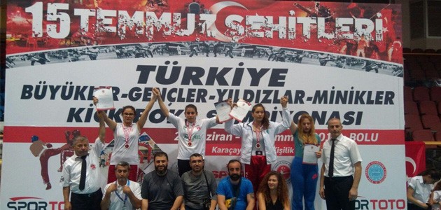 Kick boks’ta Meramlı 2 sporcu Türkiye şampiyonu oldu