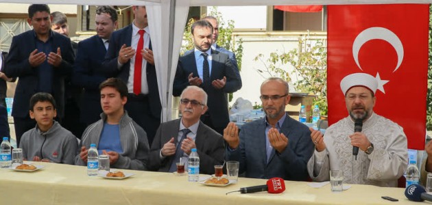 Diyanet İşleri Başkanı Erbaş, şehit babası imam İbrahim Taşdemir'i ziyaret etti