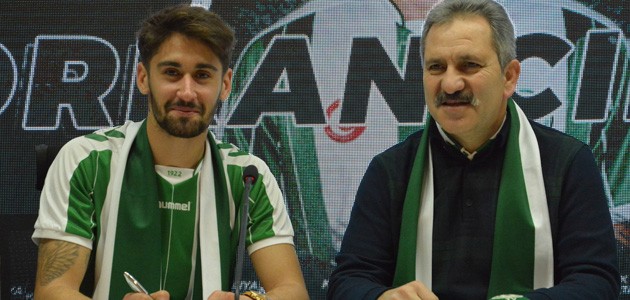 Konyaspor’un yeni transferi imzayı attı