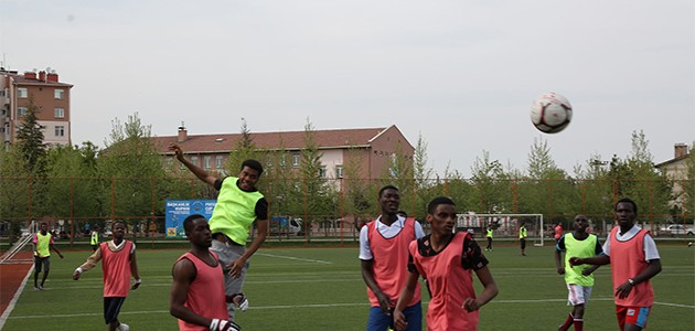 Konya’da uluslararası futbol turnuvası başladı