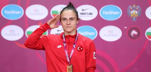 Milli güreşçi Elif Jale Yeşilırmak Avrupa şampiyonu