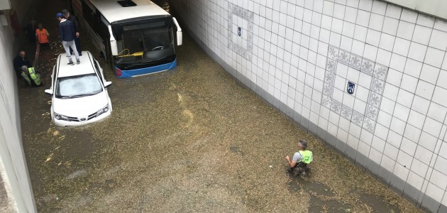 Ankara’da şiddetli yağış: Araçlar alt geçitlerde mahsur kaldı