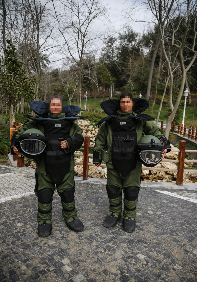 Bomba imha eden kadınlar