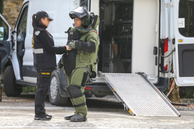 Bomba imha eden kadınlar