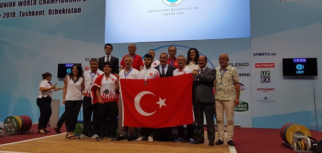 Muhammed Furkan Özbek gençlerde dünya üçüncüsü oldu