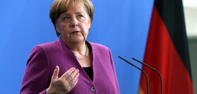 Merkel’den Mesut Özil’in kararına ilk yorum!