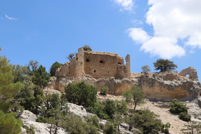 Torosların sakladığı Mennan Kalesi ziyaretçilerini bekliyor