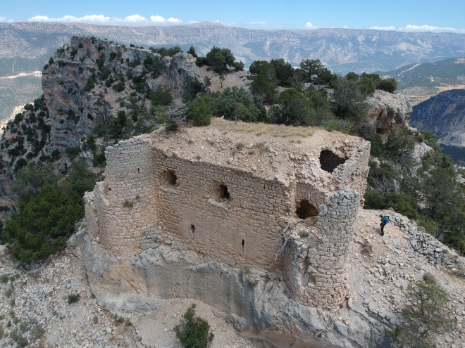 Torosların sakladığı Mennan Kalesi ziyaretçilerini bekliyor