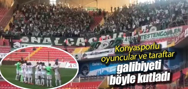 Konyasporlu oyuncular ve taraftar galibiyeti böyle kutladı
