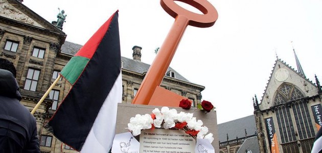 Hollanda’da Filistinlilerin ’Dönüş Anahtarı’ anıtı sergilendi