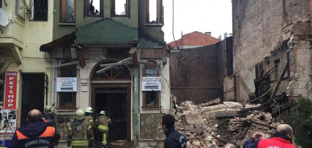 Fatih’te çöken binanın enkazından iki kişinin cesedi çıkarıldı