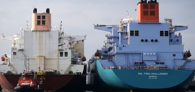“İki dev gemi“ arasındaki LNG transferi tamamlandı