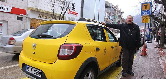 Takside unutulan 46 bin lirayı sahibine teslim etti