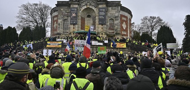 Fransa’da sarı yeleklilerin gösterileri 9’uncu haftasında devam ediyor