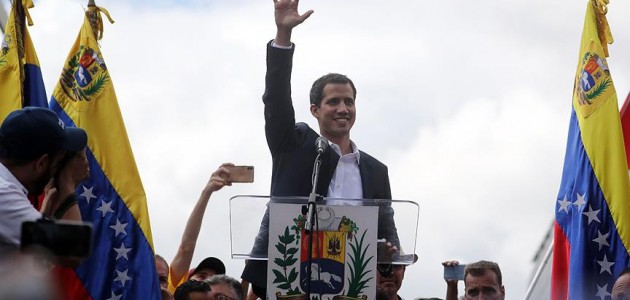 Venezuela’da Guaido kendini devlet başkanı ilan etti