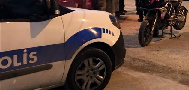 İzmir’de trafik polisi otomobilin çarpması sonucu şehit oldu