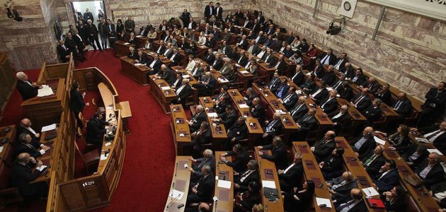 Yunanistan Meclisi Makedonya ile “isim anlaşması“nı onayladı