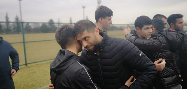 Eskişehirspor’da lisansı çıkmayan 9 futbolcu tesislerden ayrıldı