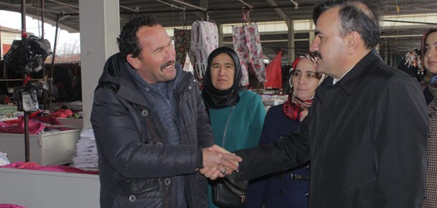 AK Parti Çumra adayı Oflaz pazar yerini ziyaret etti
