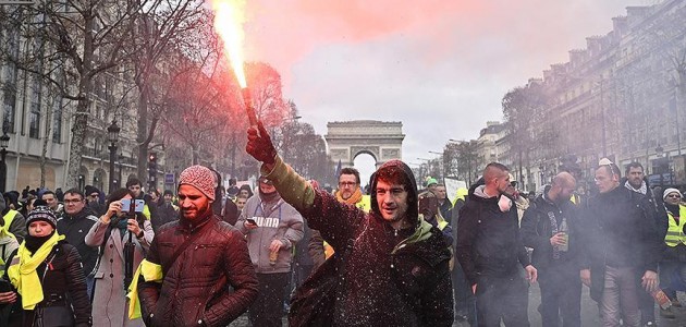 Fransa’da sarı yelekliler gösterilerin 11’inci haftasında sokaklarda