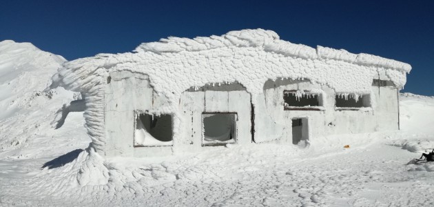 Akademisyenler karla kaplı Anamas Dağı’na tırmandı