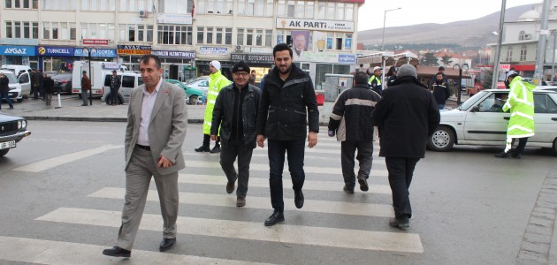 Yunak Kaymakamı Akbulut yaylar için trafik uygulamasına katıldı