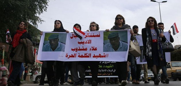 Irak’ta ’Humeyni’yi eleştiren romancının öldürülmesi’ protesto edildi