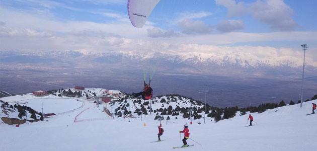 Milli kayakçıya babasından ’paraşütlü’ takip