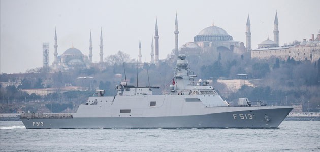 Türk savaş gemileri İstanbul Boğazı’ndan geçti