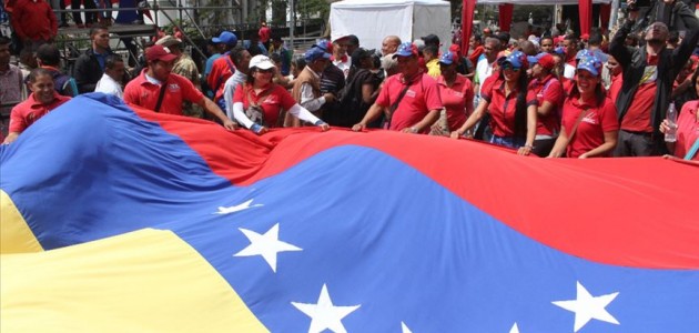 Venezuela’da iktidar ve muhalefet yeniden sokağa iniyor