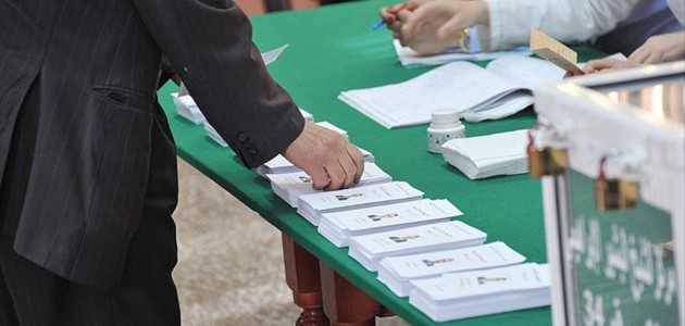 Cezayir’de cumhurbaşkanlığı seçimleri ertelendi