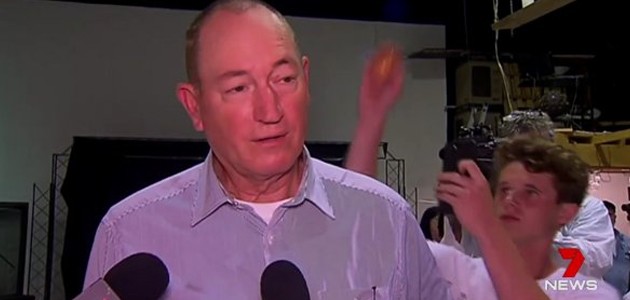 Avustralyalı ırkçı senatöre ’yumurtalı’ protesto