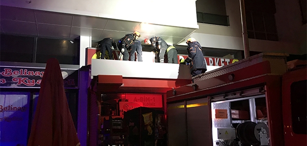 Konya’da marketin asma tavanı çöktü! 2 kişi tavanın altında kaldı