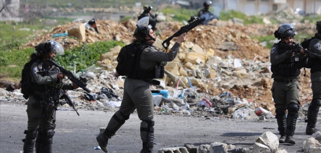 İsrail askerlerinden Gazze sınırındaki gösterilere gazla müdahale