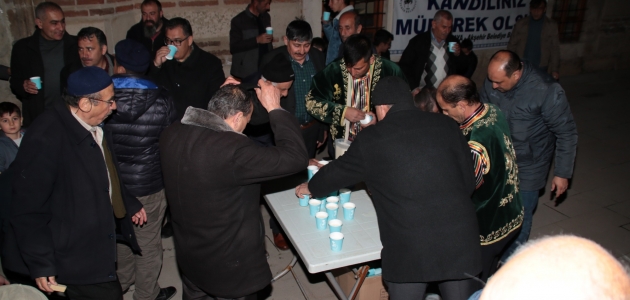 Akşehir Belediyesi’nden ballı süt ikramı