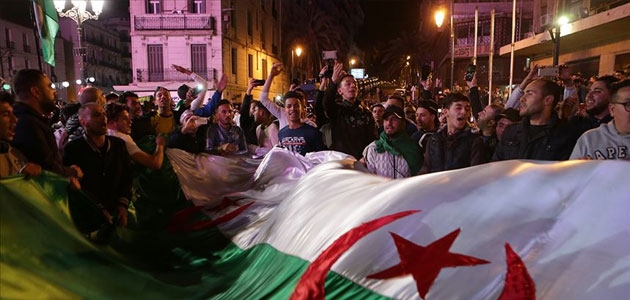 Cezayir’de Buteflika’nın istifası ve ordunun tutumu tartışılıyor