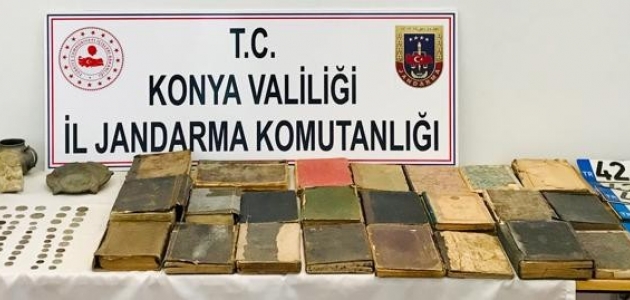 Konya’da jandarma operasyonuyla 142 parça tarihi eser ele geçirildi