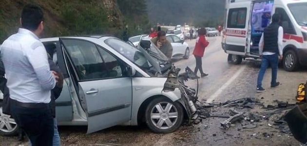 Bursa’da trafik kazası: 2 ölü, 8 yaralı