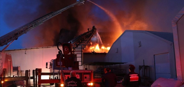 Denizli’de tekstil fabrikasında çıkan yangın söndürüldü