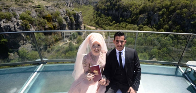 Türkiye’nin ilk cam seyir terasında nikah