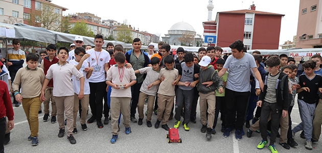 Konya’da ortaokul öğrencileri temizlik robotu yaptı