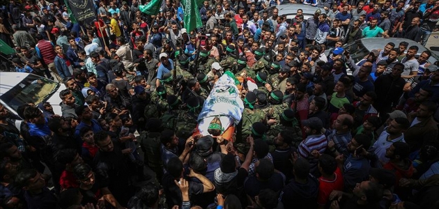 İsrail’in şehit ettiği 4 Filistinlinin cenazesi toprağa verildi