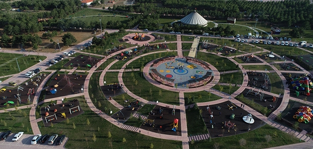 Millet Kıraathanesi gece 24'e kadar, Millet Bahçesi sahura kadar açık