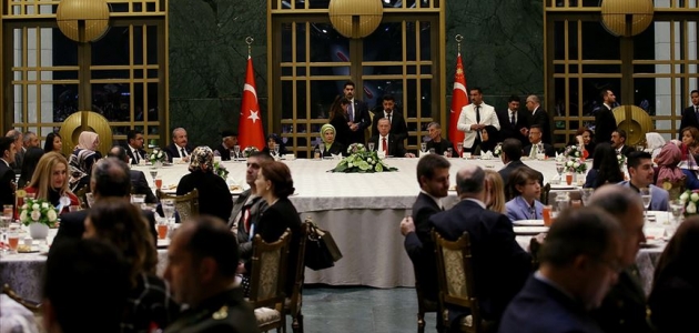 Cumhurbaşkanı Erdoğan şehit aileleriyle iftarda bir araya geldi