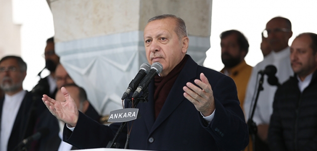 Erdoğan: Camilerin süsü cemaatidir, özellikle de gençlerdir