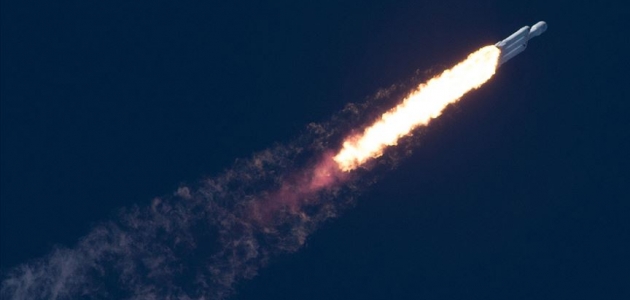 SpaceX internet uydularını uzaya fırlattı