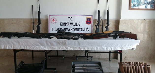 Konya’da silah deposuna dönüştürülen eve jandarma baskını