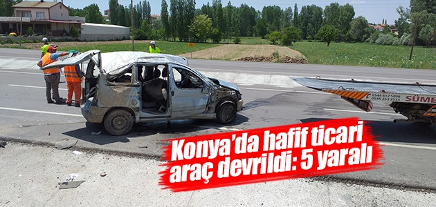 Konya’da hafif ticari araç devrildi: 5 yaralı